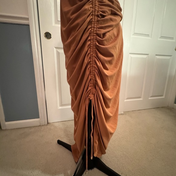 SIGNIFICANT OTHER - ONE SHOULDER MIDI DRESS - Picture 5 of 9